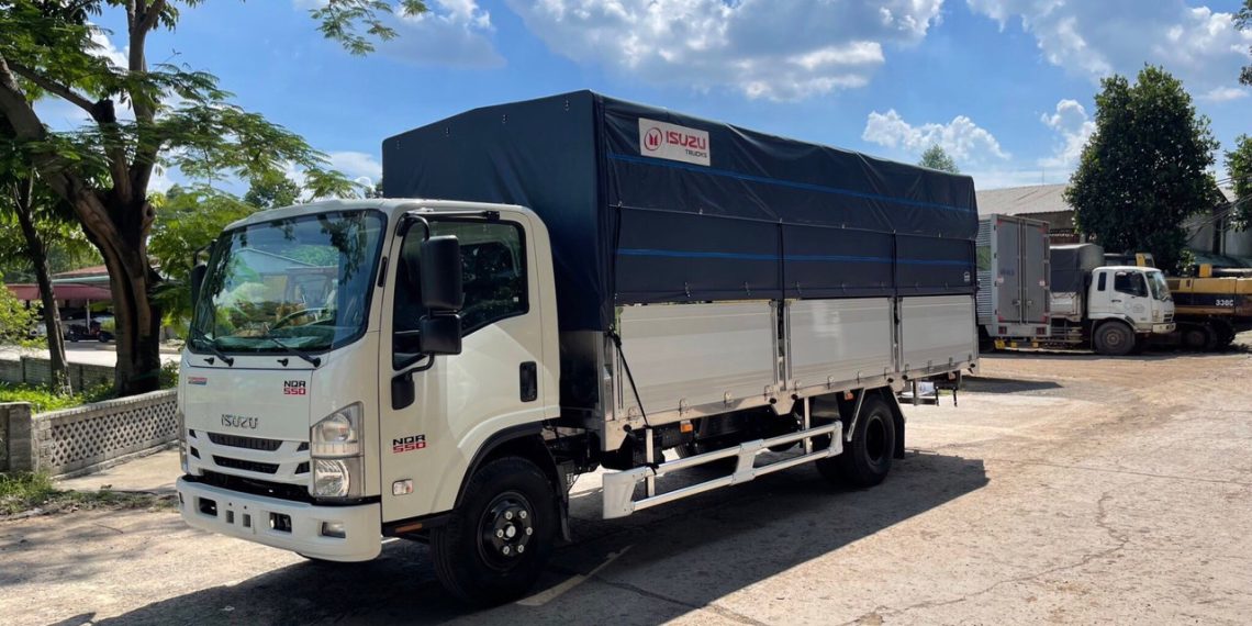 Xe Tải ISUZU NQR75ME4 – 5,6 Tấn -Thùng Mui Bạt